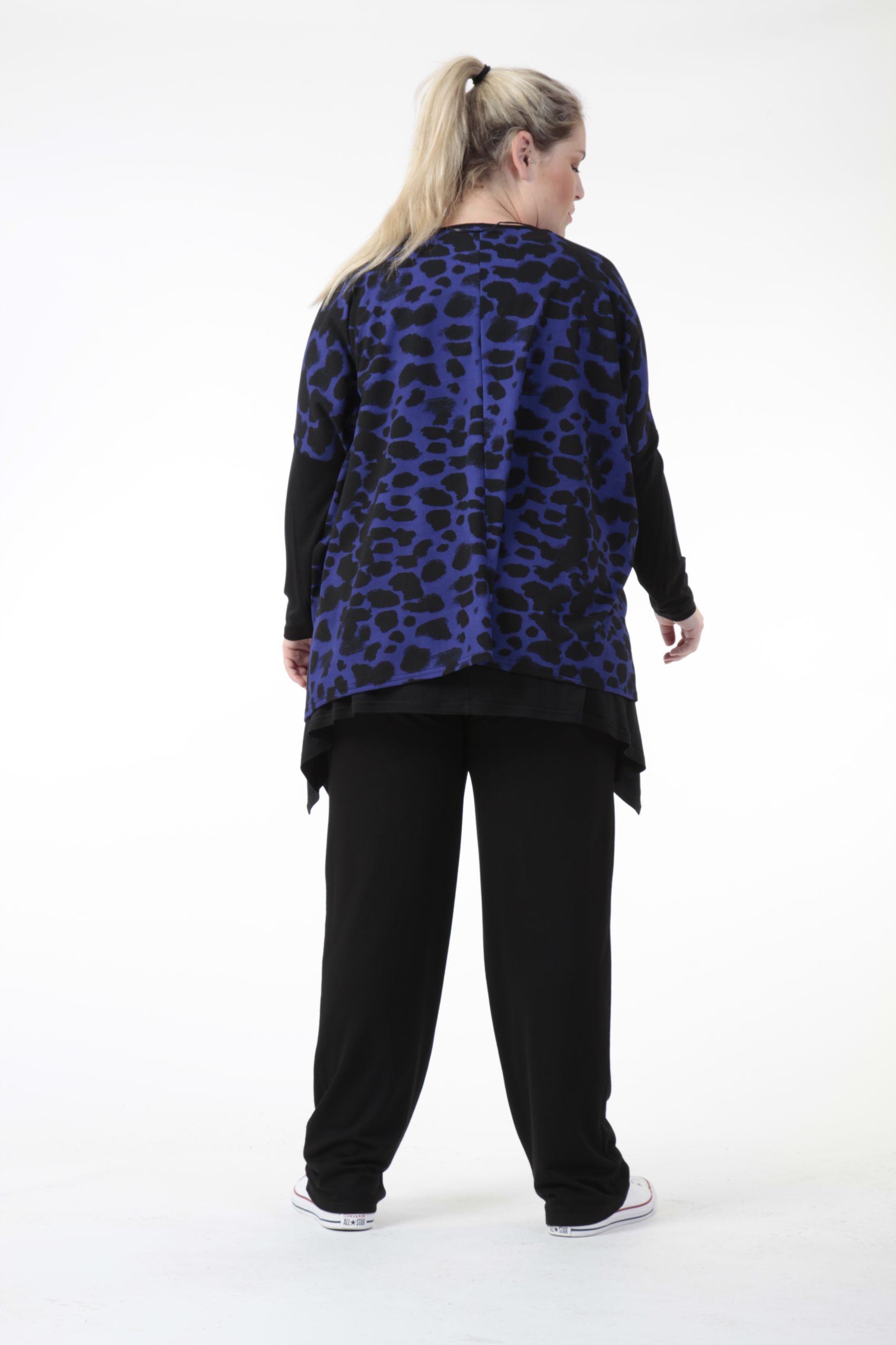  Bigshirt von AKH Fashion aus Viskose in kastiger Form, 0743.06721, Schwarz-Royalblau, Schick