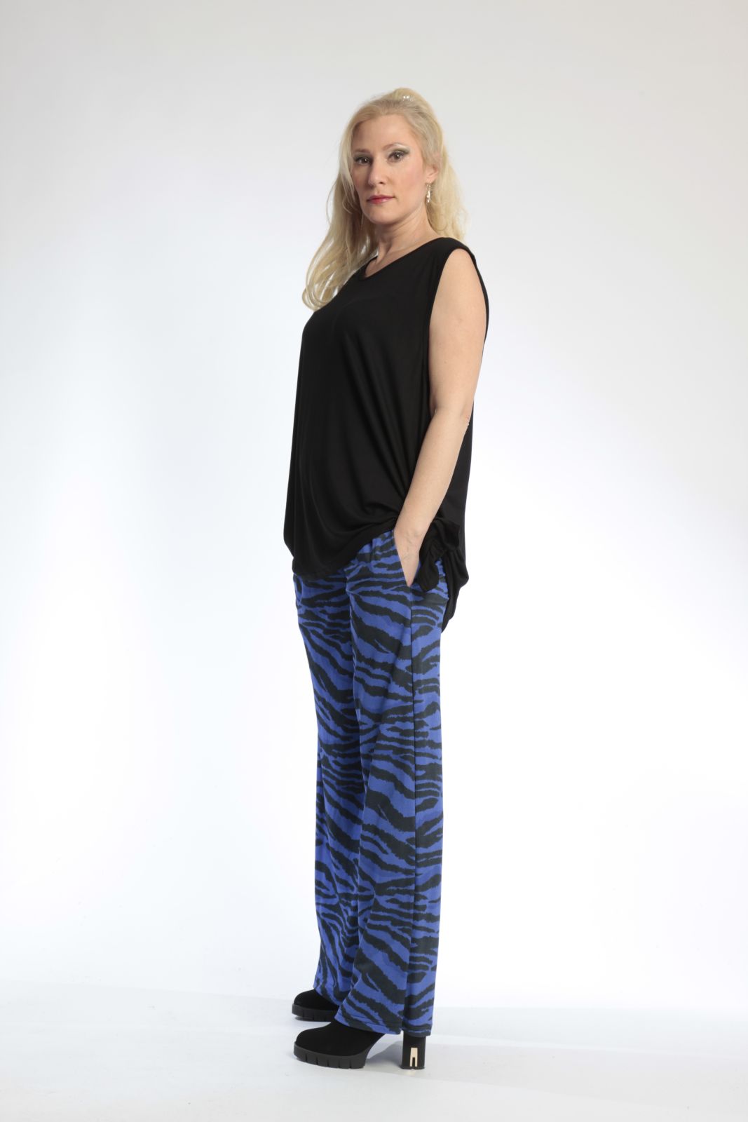  AKH Fashion Hose in gerader Form, aus Materialmix, 0801.01529, Royalblau-Schwarz, Zebra