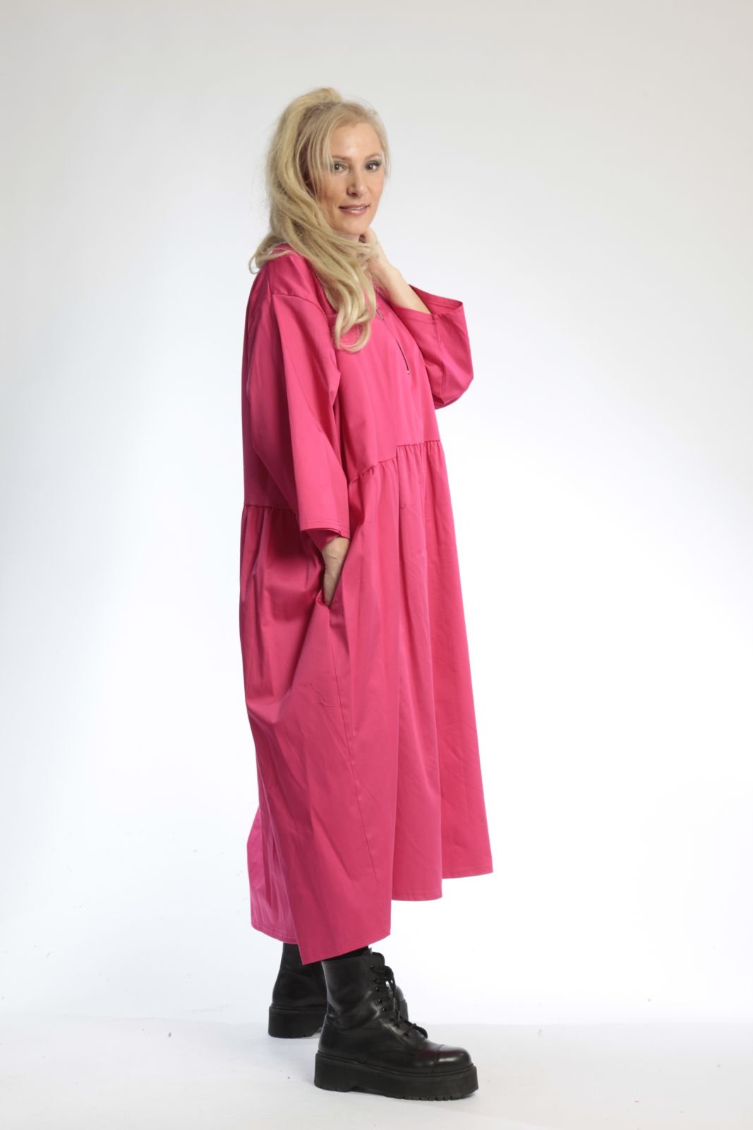  Kleid in leuchtendem Pink für Lagenlooks – 3/4-Ärmel und Rundhals-Ausschnitt im Oversize-Stil