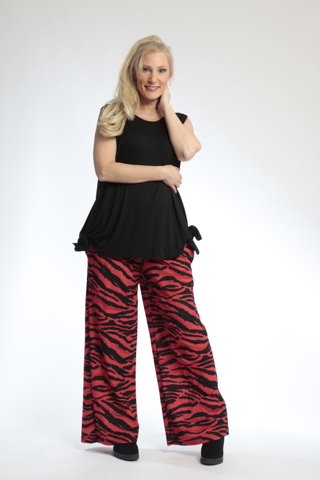  AKH Fashion Hose in gerader Form, aus Materialmix, 0801.01529, Rot-Schwarz, Zebra, Schick