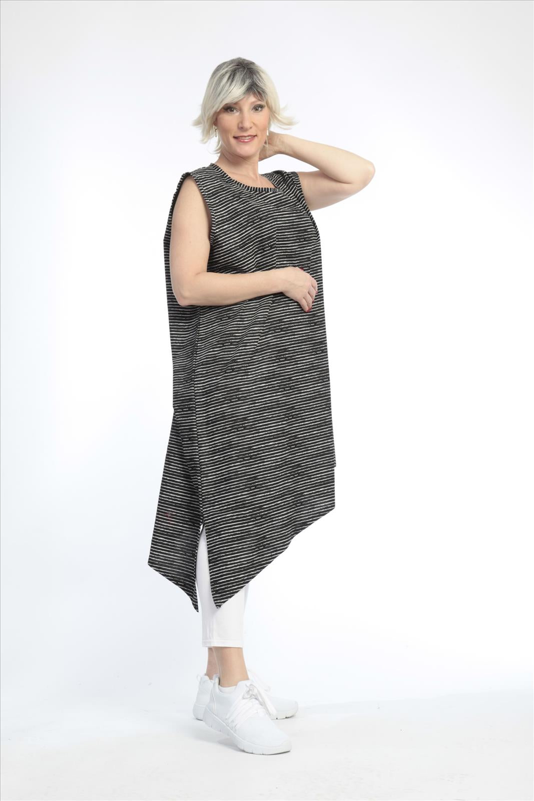  Asymmetrische Tunika in modernem Schwarz-Weiß-Streifenmuster für Lagenlooks in Plus Size