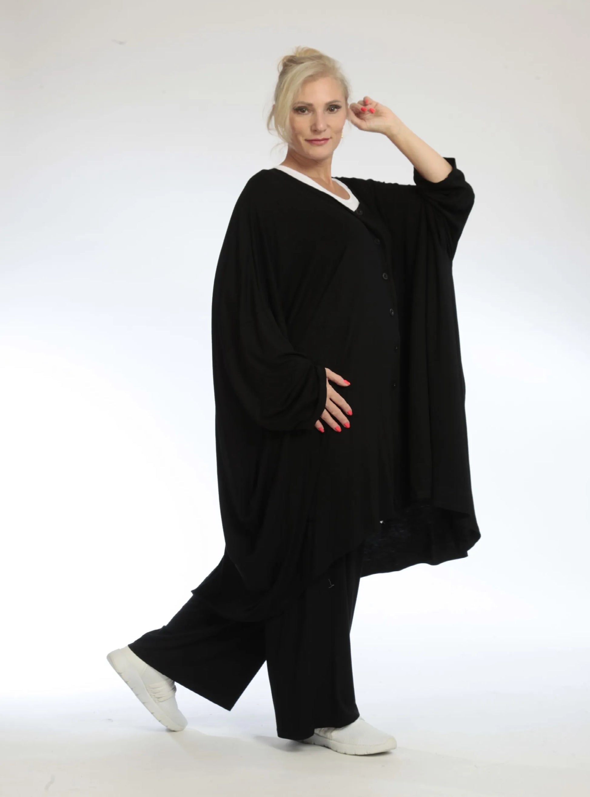  Ballonjacke in elegantem Schwarz aus dehnbarem Jersey für lässigen Stil und hohen Komfort