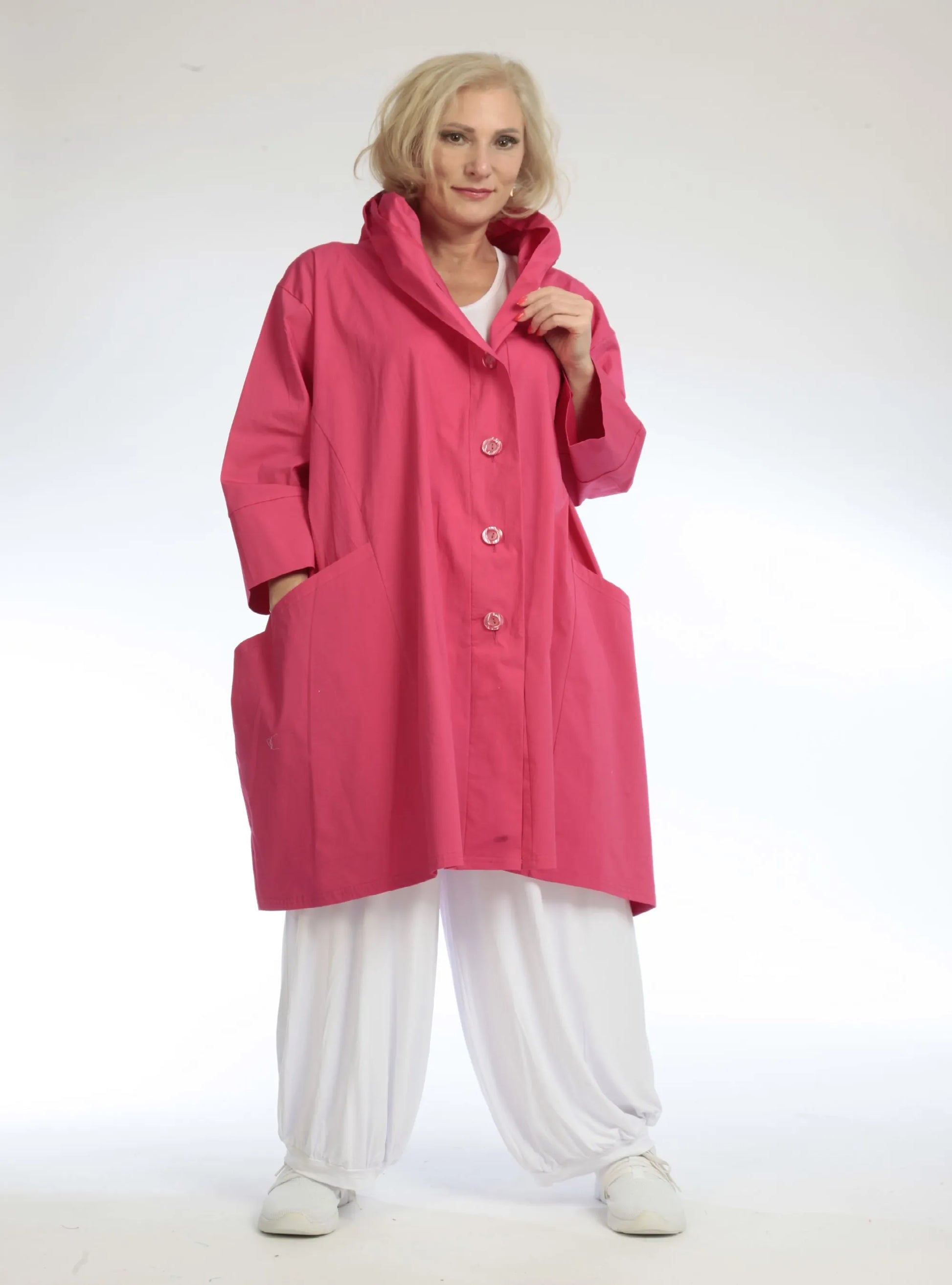  Modische Oversize-Jacke in trendigem Fuchsia mit Lagenlook und Kapuze für Plus Size Styles