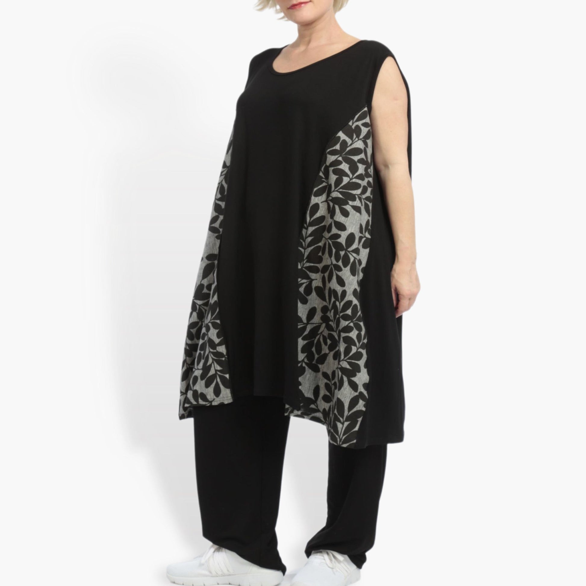  Lässige Oversize Tunika in Schwarz-Grau mit floralem Muster für Plus Size im bequemen Viskose-Mix