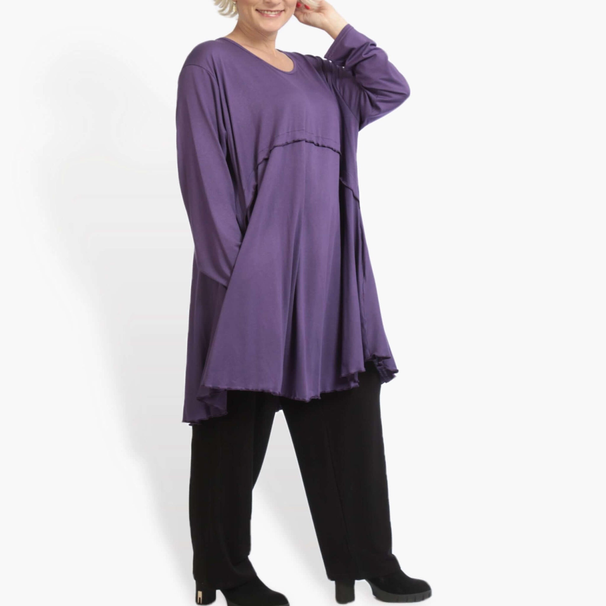  A-Form Oversize Shirt aus leichtem Viskose-Jersey in zeitlosem Lila mit praktischen Taschen