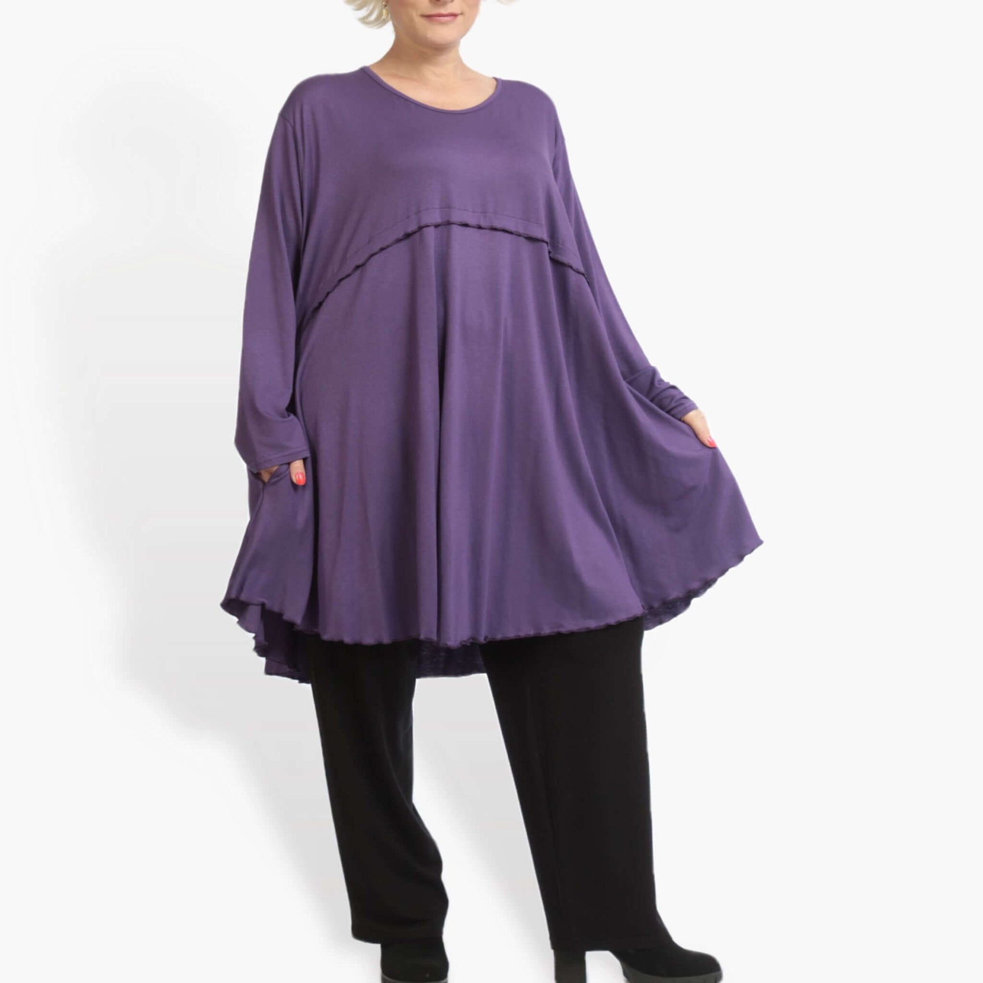  A-Form Oversize Shirt aus leichtem Viskose-Jersey in zeitlosem Lila mit praktischen Taschen