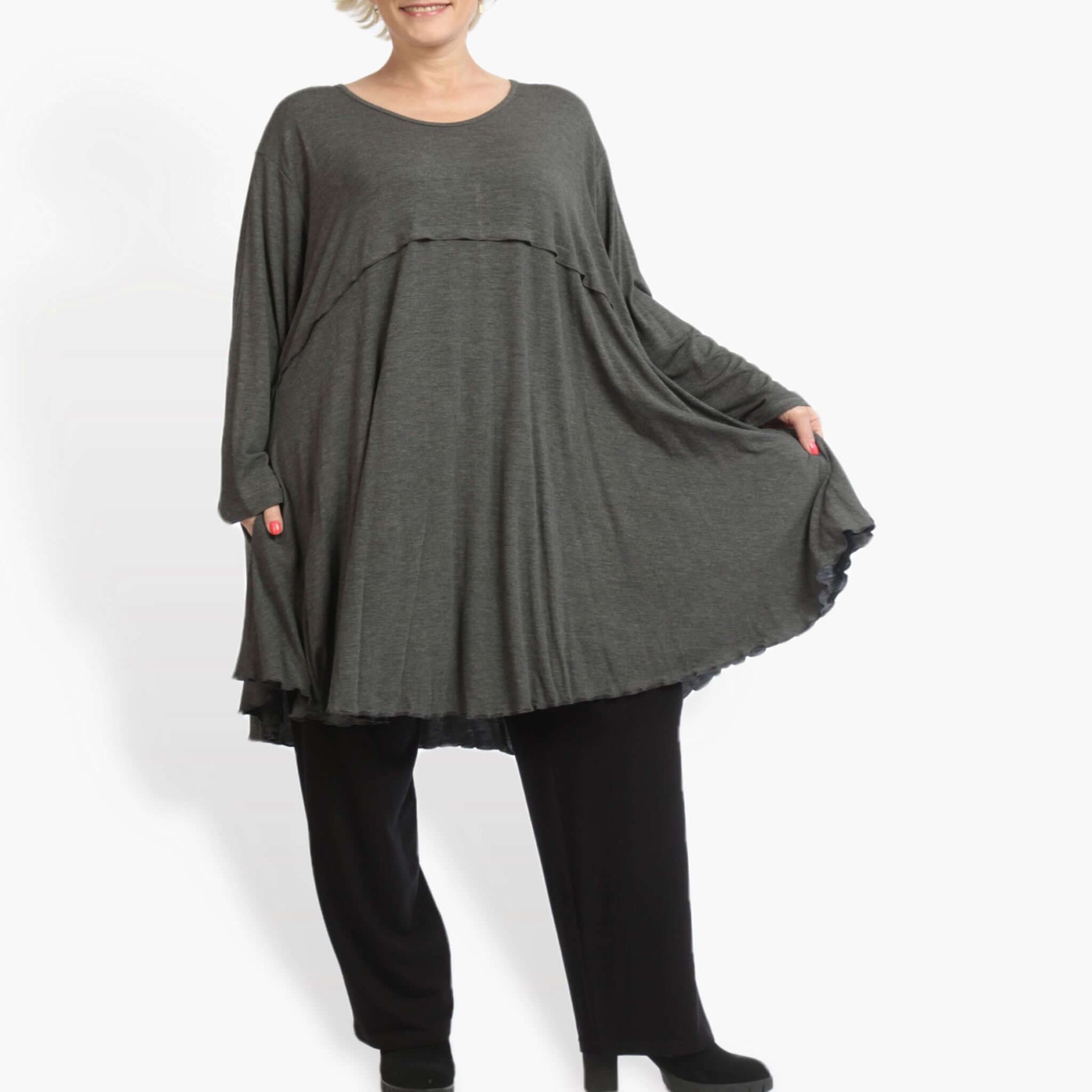  A-Form Shirt mit Rundhalsausschnitt in lässigem Oversize-Schnitt und praktischen Seitentaschen