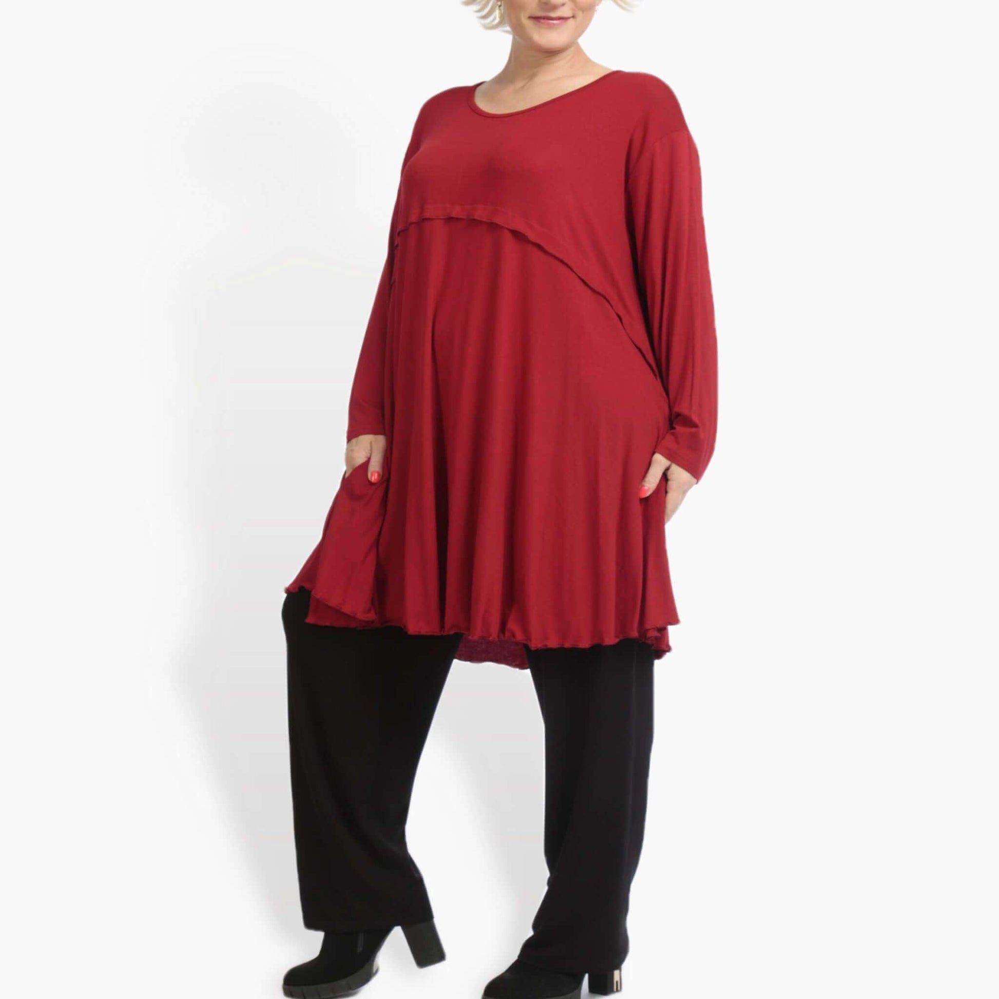  A-Form Shirt in zeitlosem Rot mit lässigem Oversize-Schnitt und praktischen Seitentaschen für Plus Size