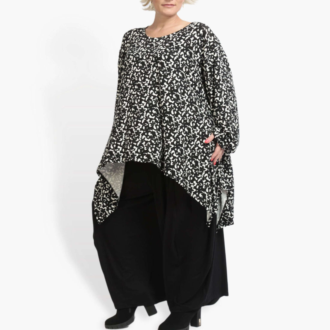  A-Form Bigshirt von AKH Fashion aus Viskose, 0915.06809, Schwarz-Weiß, Blumen, Ausgefallen