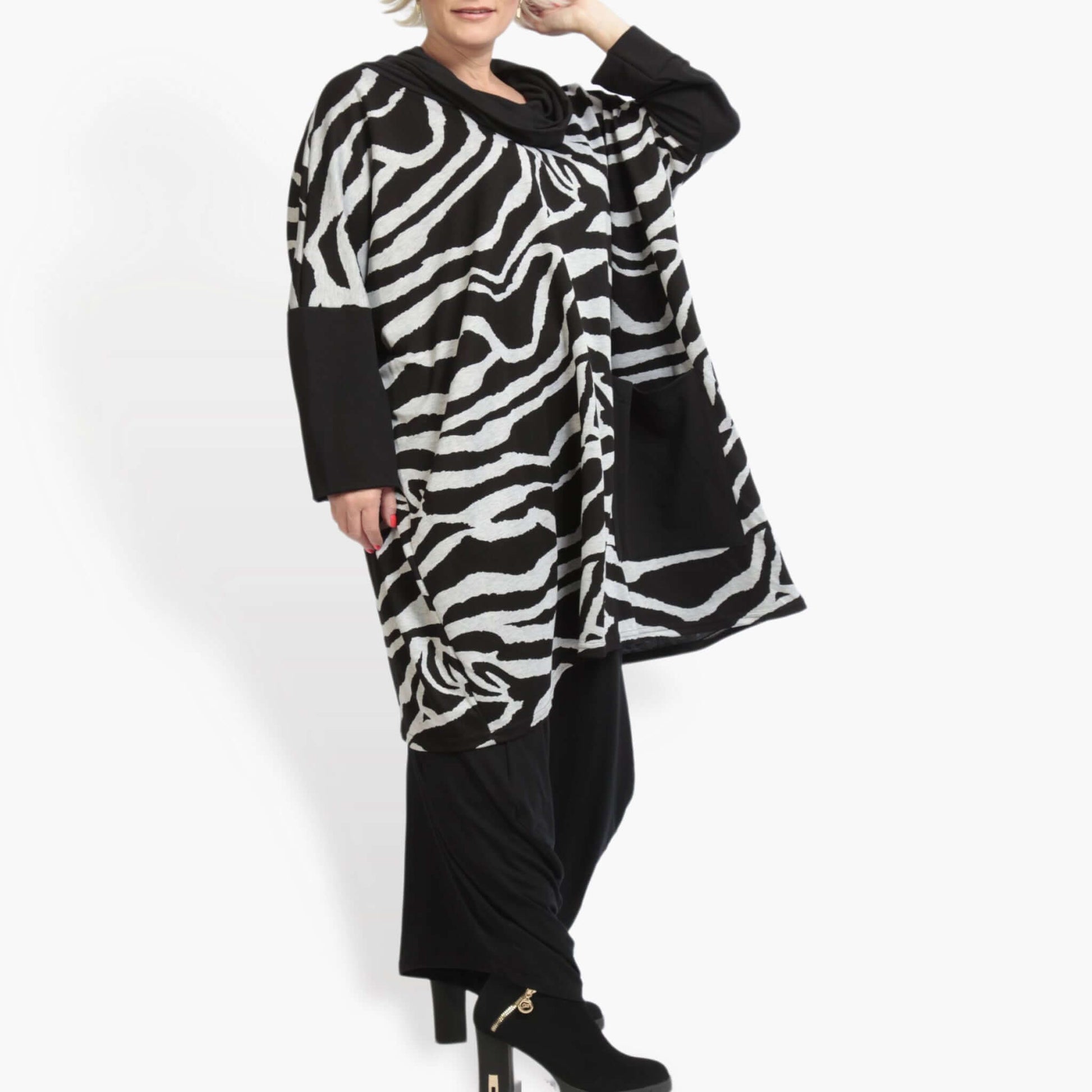  Bigshirt von AKH Fashion aus Viskose in kastiger Form, 0916.06807, Schwarz-Grau, Ausgefallen