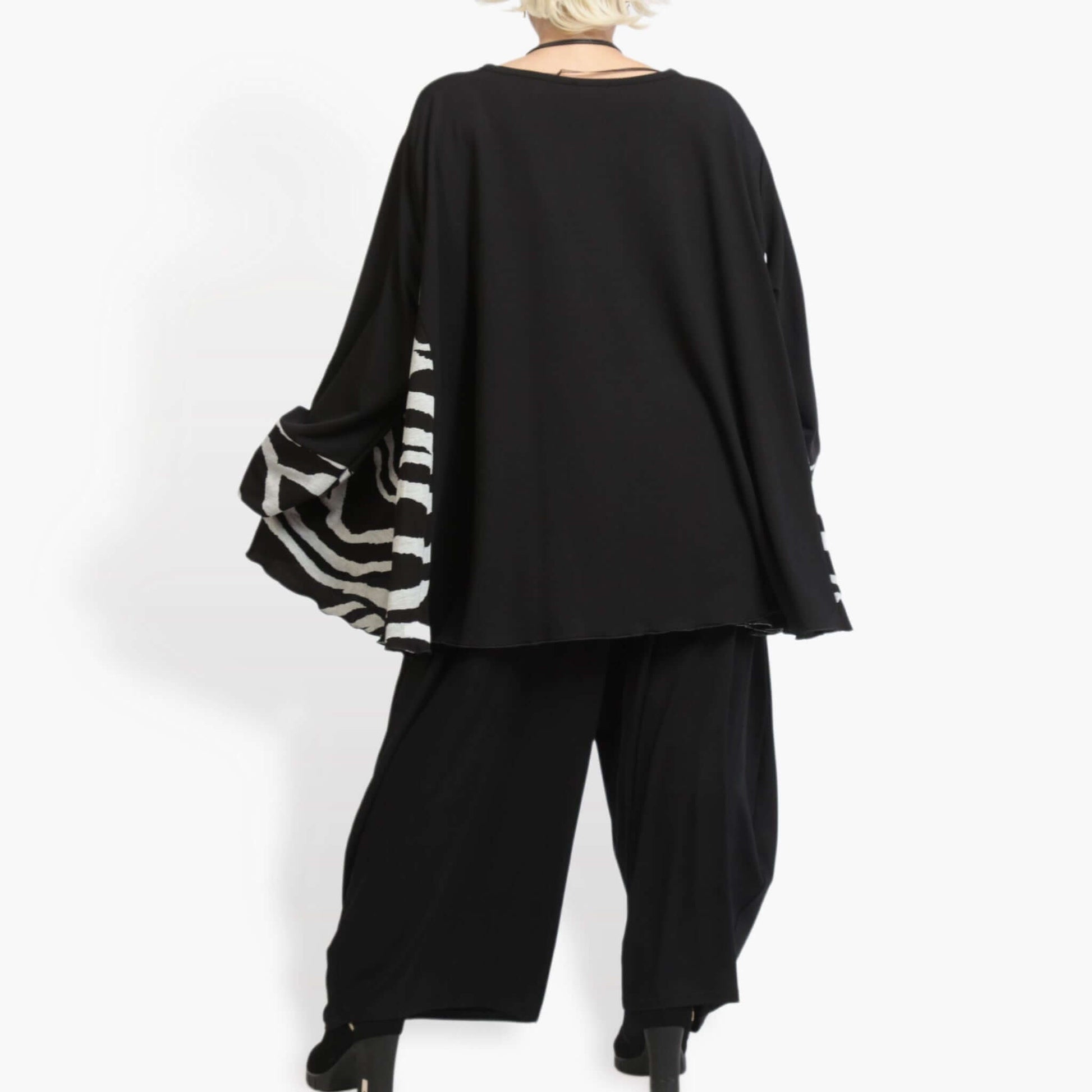  A-Form Langarmshirt mit zeitlosem Zebra-Druck in Schwarz-Grau für deinen Lagenlook