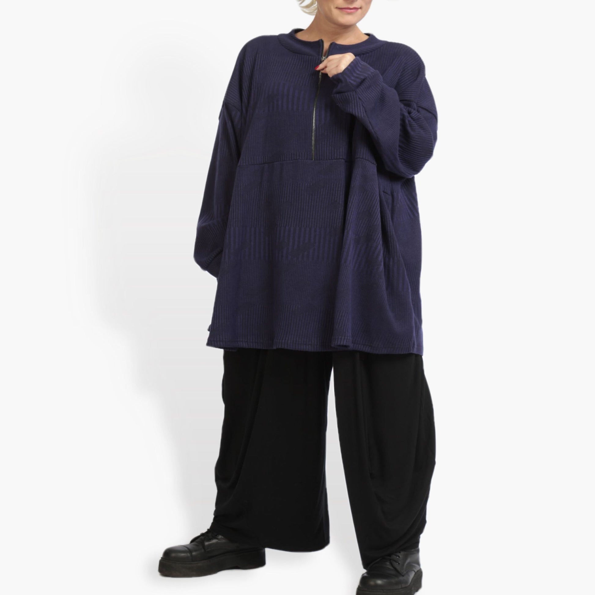  Kastiges Oversize-Shirt in elegantem Violett für den perfekten Herbst-Lagenlook für Plus Size