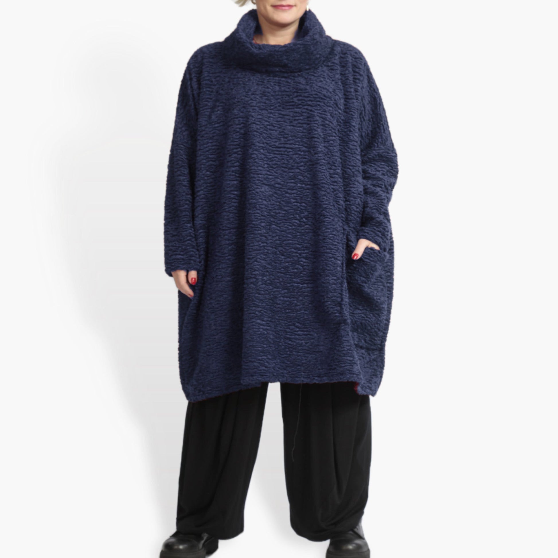  Lässiges Shirt mit kastigem Schnitt aus kuscheligem Boucle in unifarbenem Marine, ideal für Plus Size